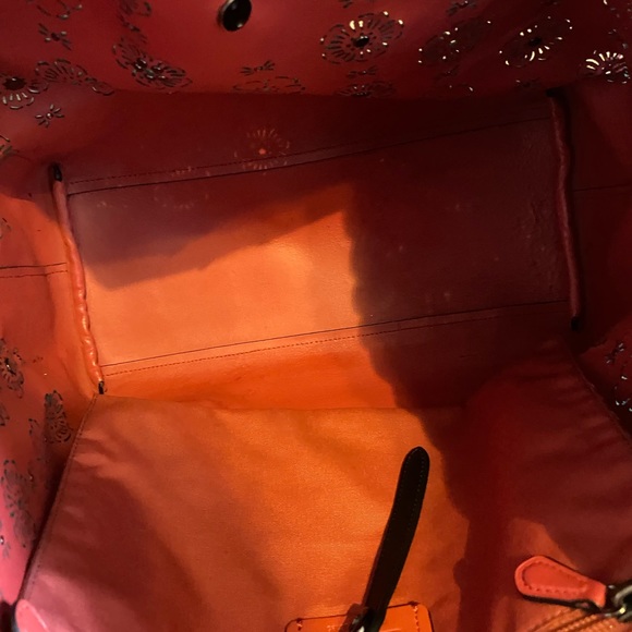 Coach Large Market Tote With Cut Out Tea Rose - Picture 7 of 9